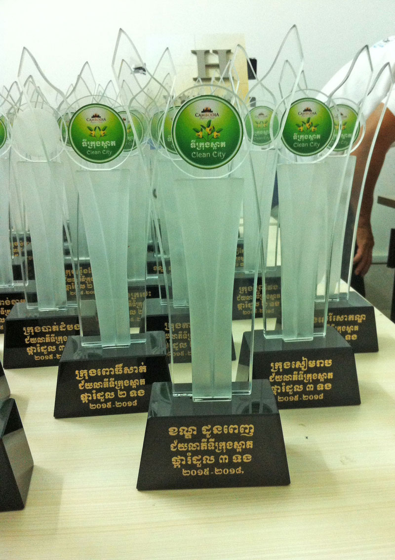 glass-trophy-in-phnom-penh-cambodia-1